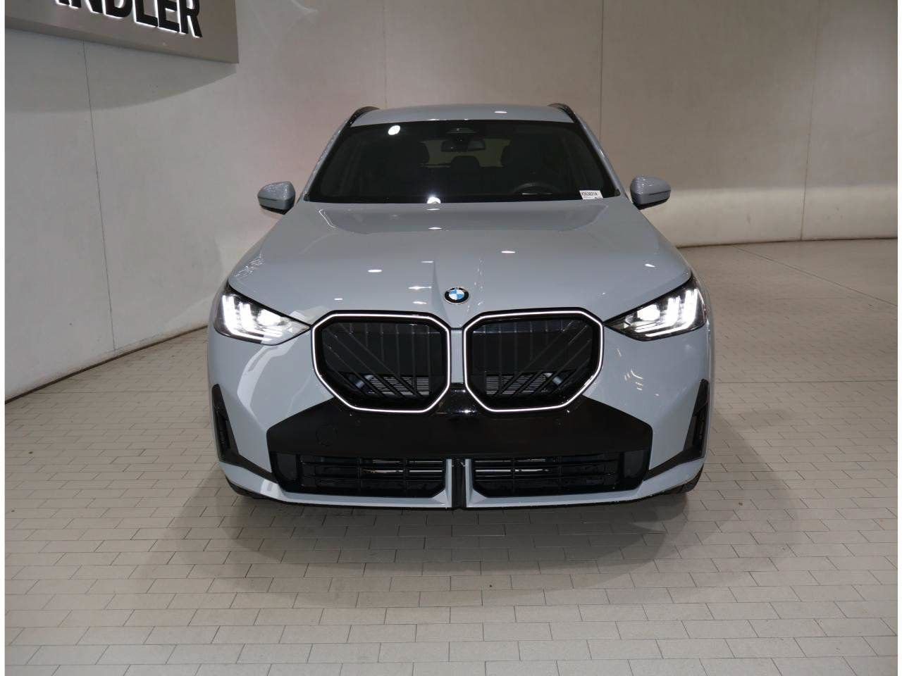 Certified 2025 BMW X3 xDrive30i w/ M Sport Package AWD/4WD image 9