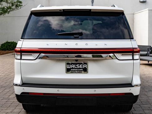 Used 2023 Lincoln Navigator L Reserve AWD/4WD image 7