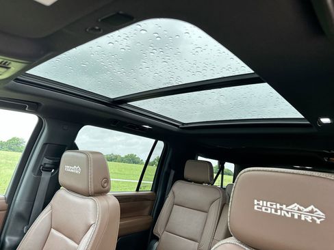 Used 2023 Chevrolet Suburban High Country AWD/4WD image 24