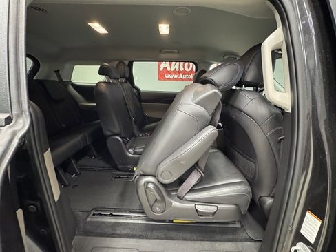 Used 2025 Kia Carnival image 19