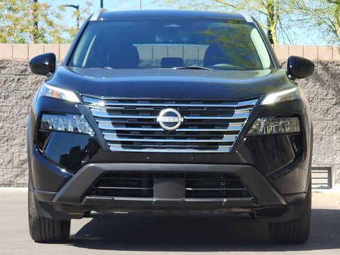 Used 2024 Nissan Rogue SV w/ SV Premium Package FWD image 4
