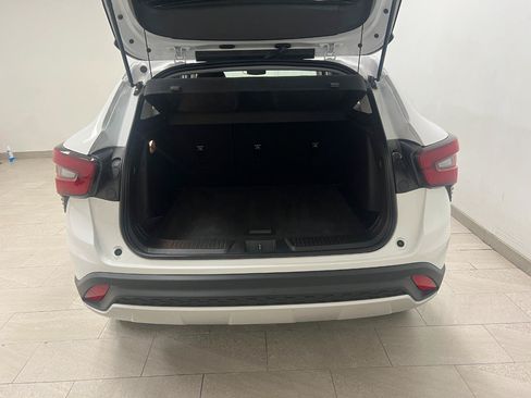 Used 2025 Chevrolet Trax LT w/ LT Convenience Package FWD image 25