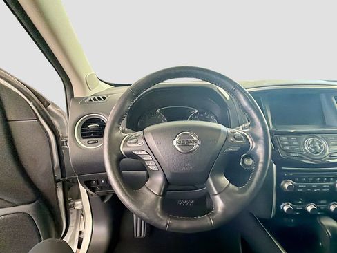 Used 2020 Nissan Pathfinder SL AWD/4WD image 13