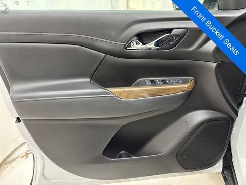 Used 2022 GMC Acadia SLE image 16