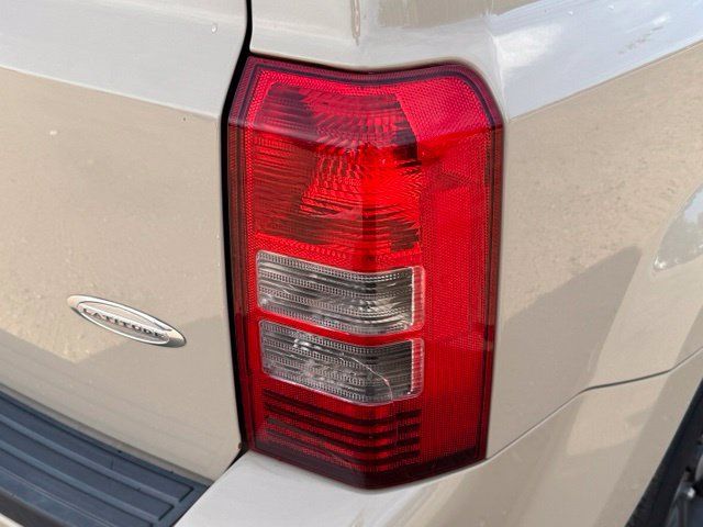 Used 2017 Jeep Patriot Latitude AWD/4WD image 14