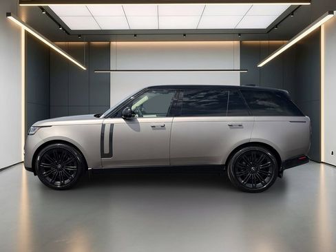Used 2023 Land Rover Range Rover Long Wheelbase SE AWD/4WD image 2