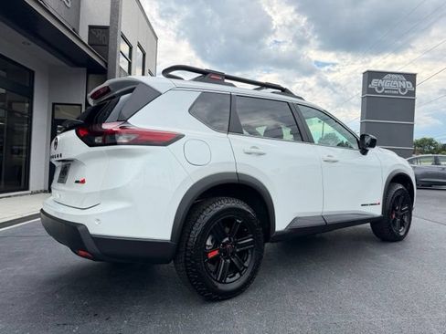 Used 2025 Nissan Rogue SV AWD/4WD image 2
