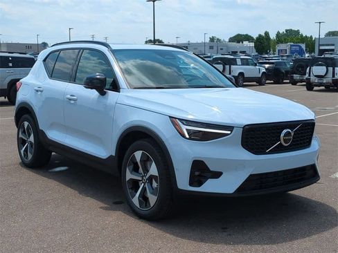 Used 2026 Volvo XC40 B5 Plus w/ Protection Package Premier image 8