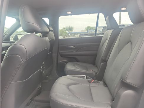 Used 2025 Toyota Grand Highlander AWD Hybrid image 17