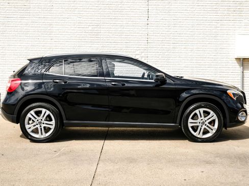 Used 2018 Mercedes-Benz GLA 250 4MATIC w/ Premium Package image 7