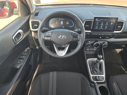 Used 2025 Hyundai Venue SEL FWD image 13