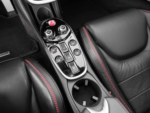 Used 2023 McLaren GT RWD image 28