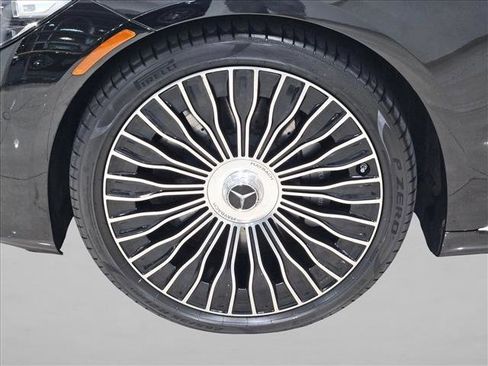 Certified 2024 Mercedes-Benz Maybach S 680 4MATIC image 22