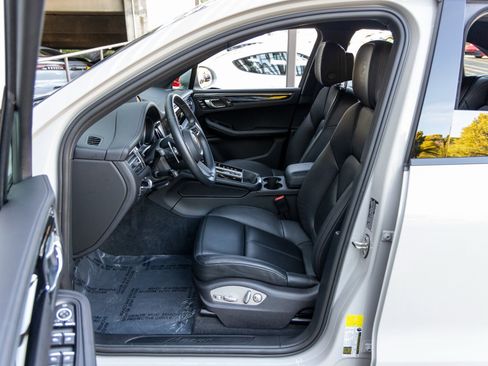 Certified 2024 Porsche Macan image 25