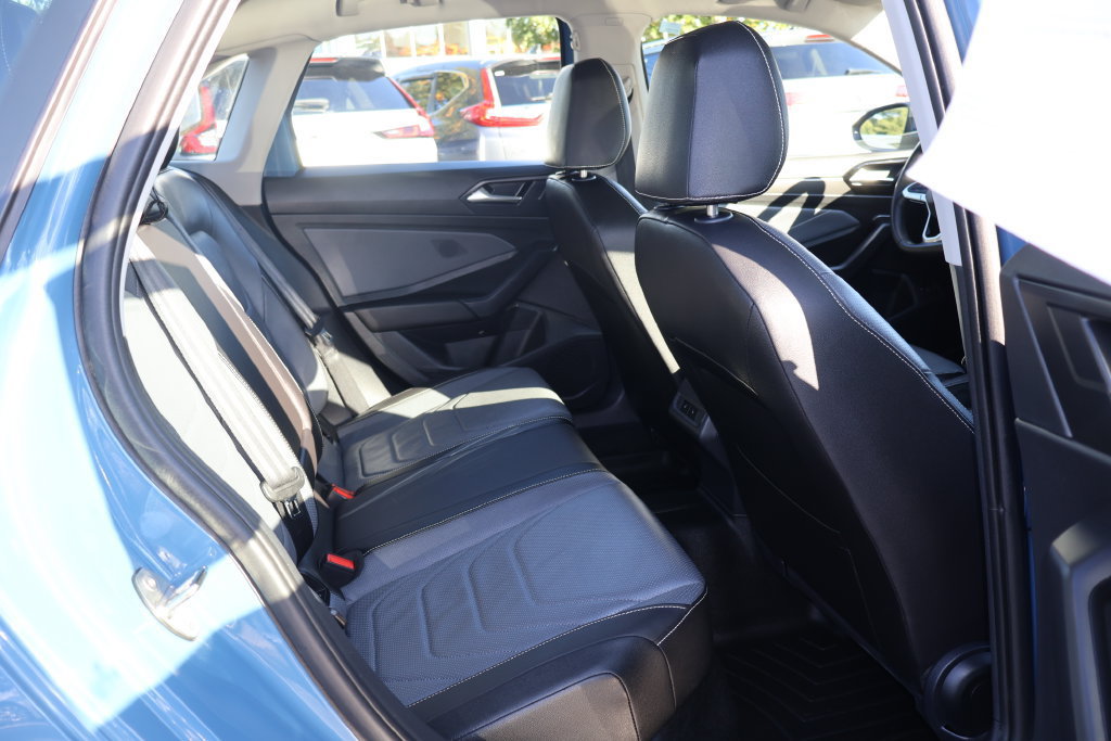 Used 2025 Volkswagen Jetta SEL FWD image 19
