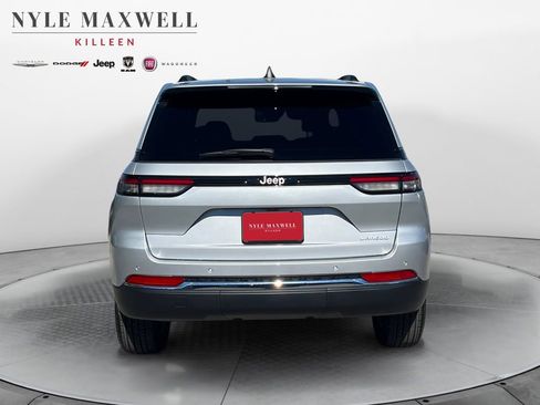 New 2025 Jeep Grand Cherokee Laredo image 15