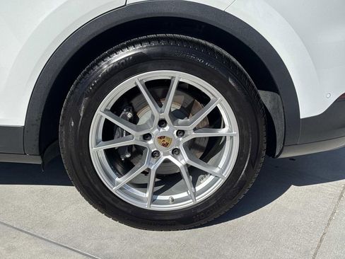Used 2024 Porsche Cayenne image 8
