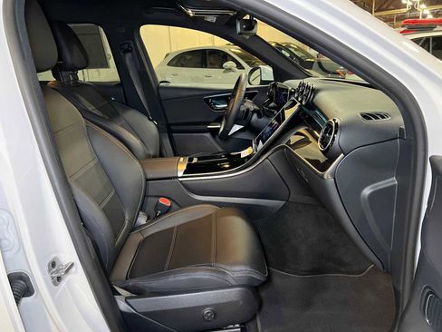 Used 2025 Mercedes-Benz GLC 300 4MATIC image 12