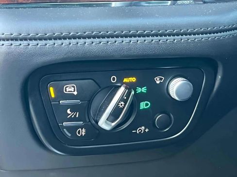 Used 2017 Bentley Bentayga image 26