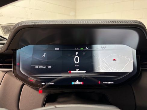 New 2025 Land Rover Range Rover Long Wheelbase SE image 17