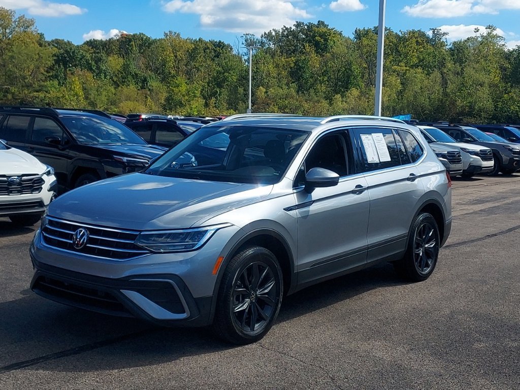Certified 2023 Volkswagen Tiguan SE w/ Panoramic Sunroof Package AWD/4WD image 4