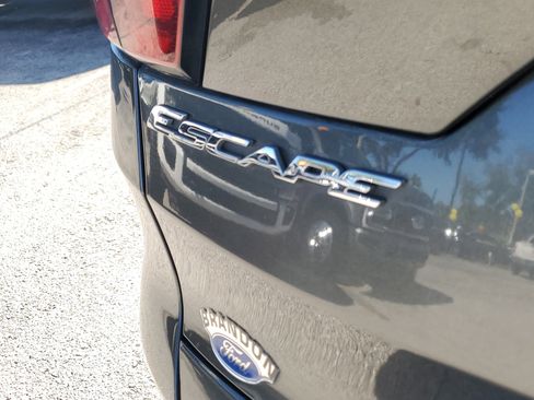 Used 2019 Ford Escape Titanium image 8