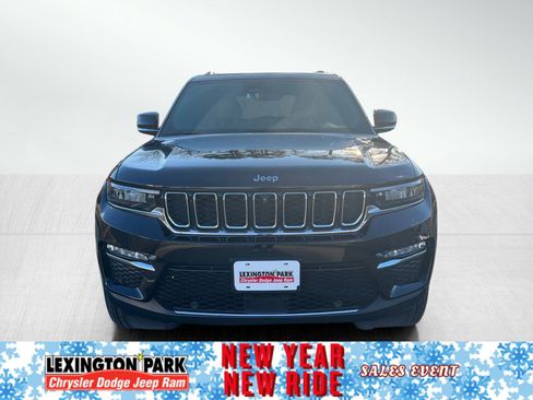 Used 2023 Jeep Grand Cherokee 4WD w/ Luxury Tech Group II image 5