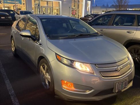 Used 2013 Chevrolet Volt Premium w/ Premium Trim Package image 2