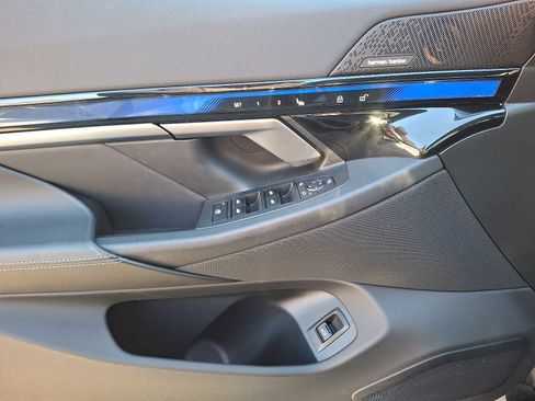 Used 2025 BMW i5 xDrive40 w/ Premium Package image 12