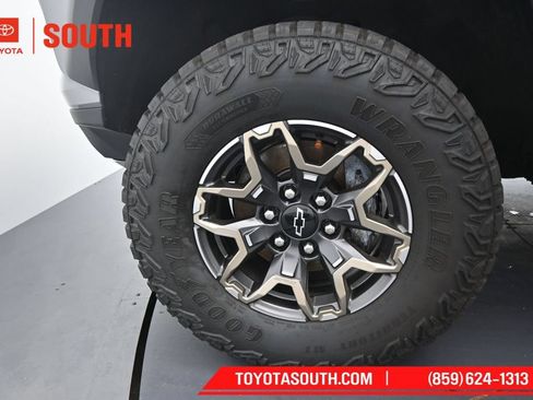 Used 2024 Chevrolet Colorado ZR2 w/ Technology Package AWD/4WD image 41