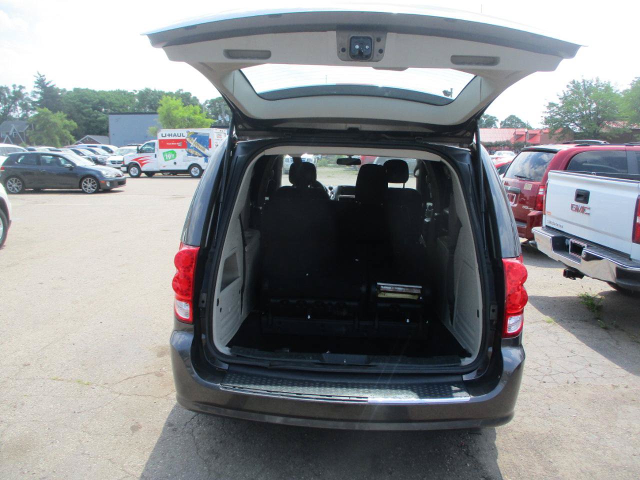 Used 2016 Dodge Grand Caravan American Value Package w/ UConnect Hands-Free Group FWD image 8