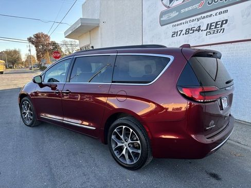 Used 2022 Chrysler Pacifica Limited image 6