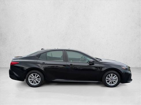 Used 2025 Toyota Camry LE image 4