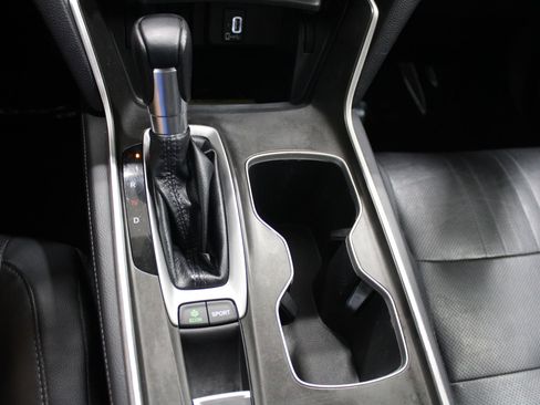 Used 2018 Honda Accord Touring image 33