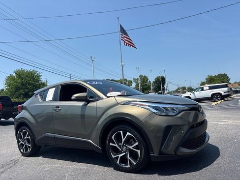 Used 2021 Toyota C-HR XLE FWD image 1