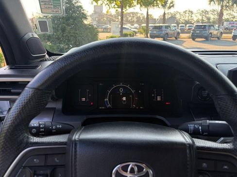 Used 2024 Toyota Tacoma SR5 AWD/4WD image 18