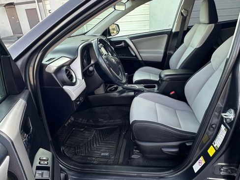 Used 2018 Toyota RAV4 XLE image 10