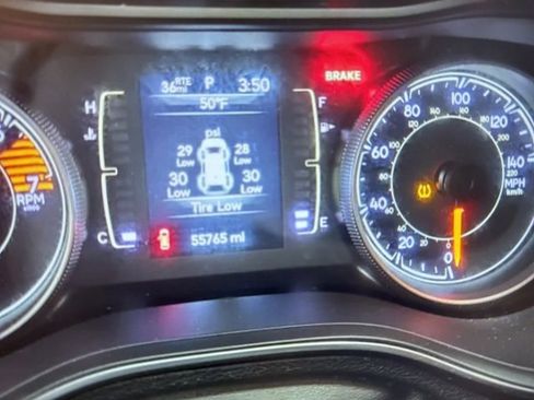 Used 2020 Jeep Cherokee Latitude w/ Cold Weather Group image 6