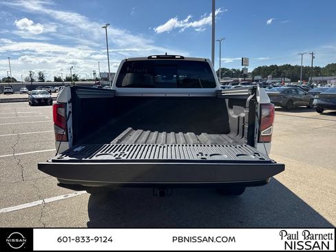 Used 2023 Nissan Titan PRO-4X w/ Pro-4x Convenience Package AWD/4WD image 8