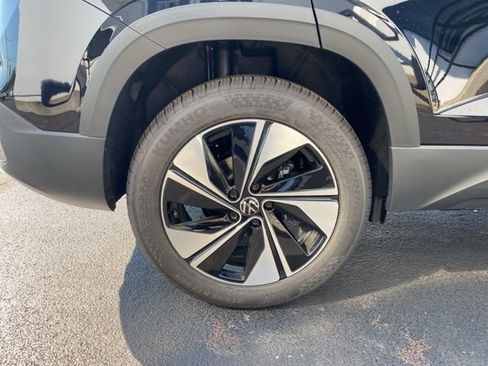 New 2025 Volkswagen Taos SE image 20