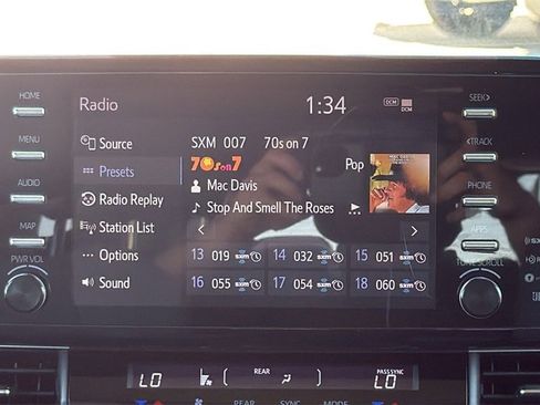 Used 2021 Toyota Sienna Limited image 21