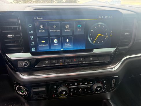 Used 2025 Chevrolet Silverado 2500 LTZ w/ LTZ Premium Package image 22