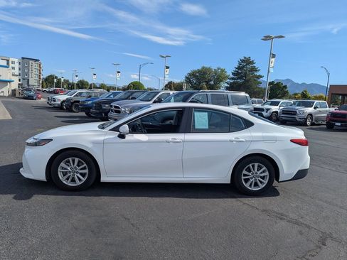 Used 2025 Toyota Camry LE FWD image 8