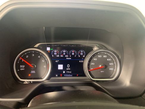 Used 2021 Chevrolet Suburban Premier w/ Premium Package image 23