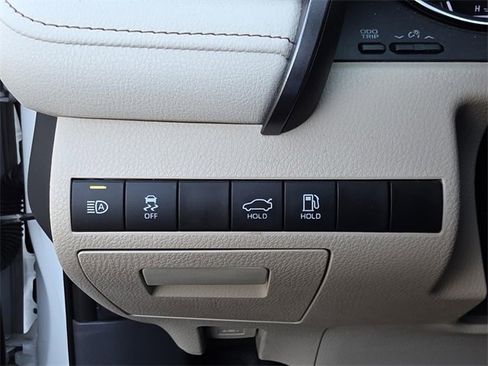 Used 2019 Toyota Camry XLE image 22