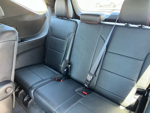 Used 2025 Chevrolet Traverse Z71 AWD/4WD image 14