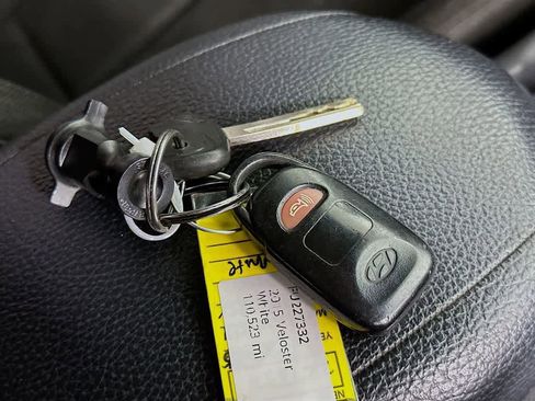 Used 2015 Hyundai Veloster image 21