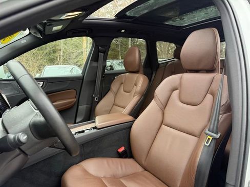 Certified 2023 Volvo XC60 B5 Plus w/ Climate Package image 17