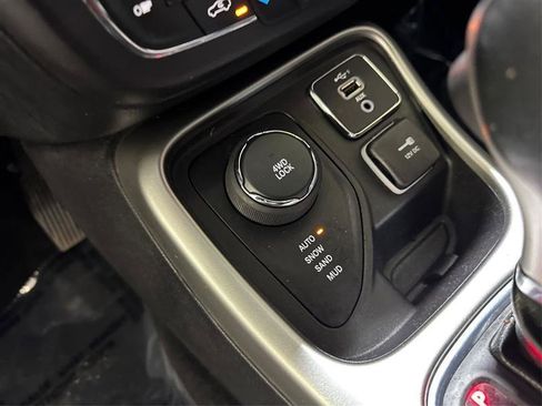 Used 2019 Jeep Compass Latitude w/ Cold Weather Group AWD/4WD image 28