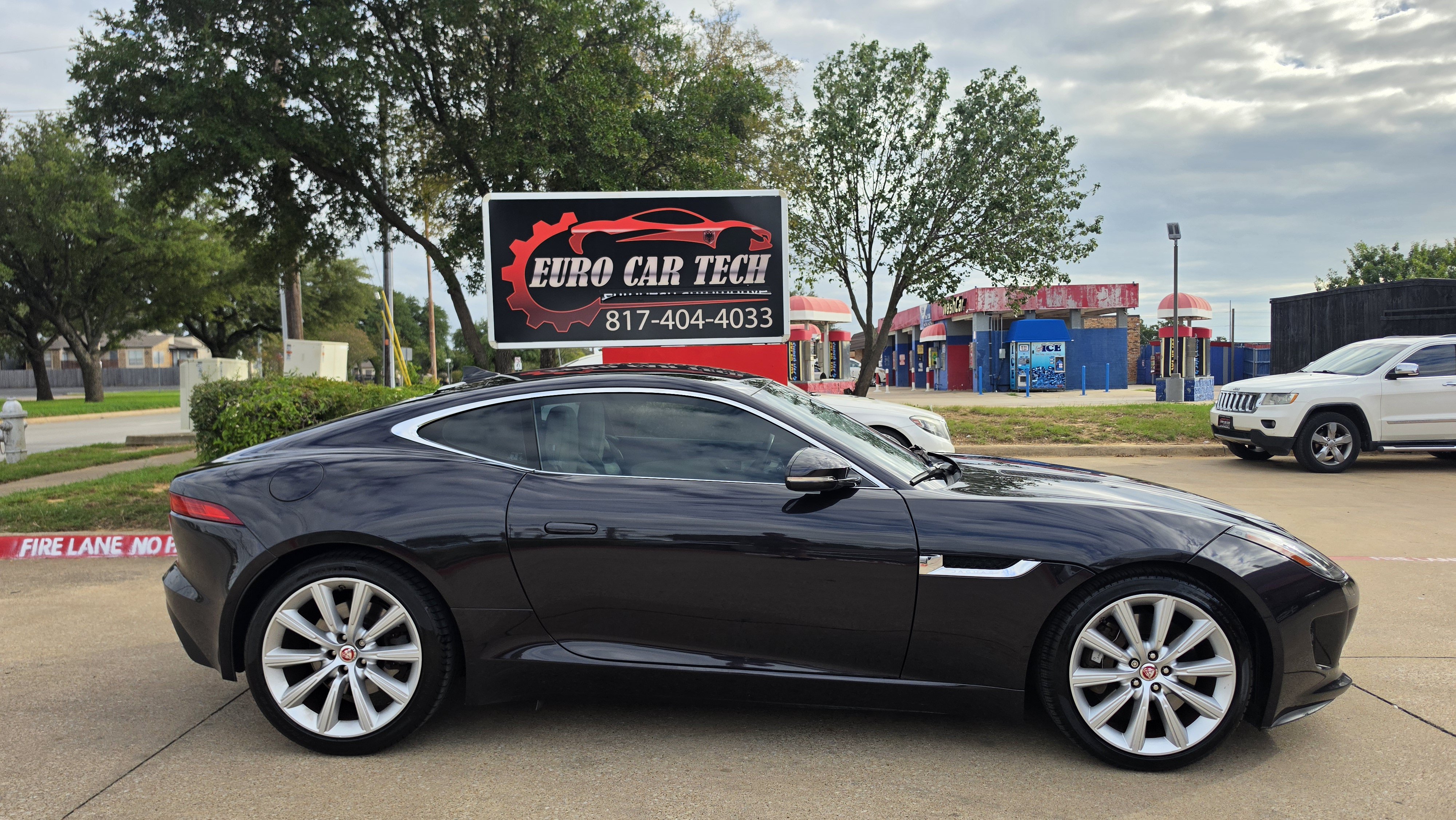 Used 2016 Jaguar F-TYPE Coupe RWD image 7